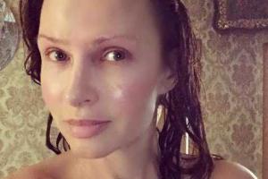 Эвелина Бледанс порадовала поклонников селфи без макияжа