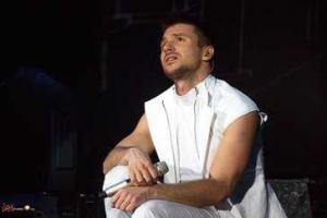 Стала известна причина, почему Сергей Лазарев рухнул в обморок прямо на сцене