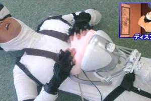 В Японии представили костюм для секса в виртуальной реальности (18+)