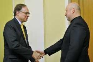 Турчинов встретился с Заместителем Генсека НАТО Александером Вершбоу