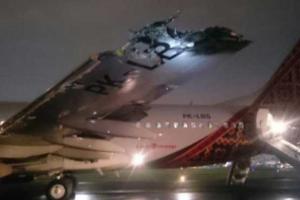 В индонезийском аэропорту столкнулись два самолета