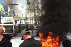 Активисты объявили бессрочную акцию протеста под стенами АП в Киеве