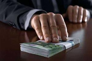 С 1 мая украинские чиновники будут получать повышенные зарплаты