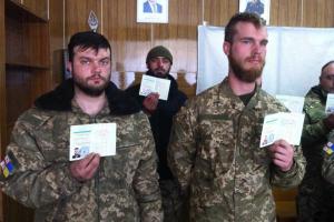 "С вами правда": американцы получили украинские военные билеты и будут воевать на Донбассе