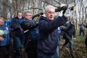 Фото мэра Москвы Собянина с "бревном" взорвало сеть