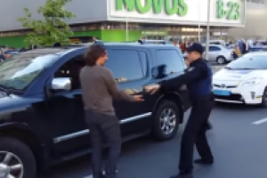 Жесткая драка киевских полицейских с олимпийским чемпионом: спортсмену разбили голову