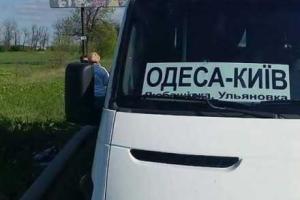 В Одессе неизвестные на 2-х авто обстреляли маршрутку с пассажирами
