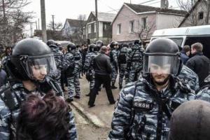 В Крыму полиция задерживает людей без российских паспортов, - журналист