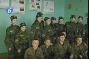 Ученики горловских школ вышивают имена погибших ополченцев на носовых платочках