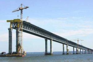 Крымский мост «сдвинулся» с мертвой точки: возведена первая опора