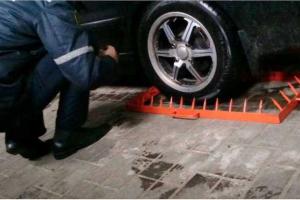 Украинских журналистов раздели до трусов на белорусской границе за сюжет о Лукашенко