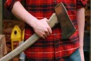 В пригороде Одессы задержали пенсионера, который зарубил соседей топором
