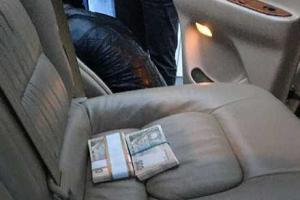 В Днепропетровске чиновник требовал взятку за аренду теплиц