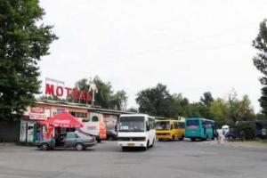 В Донецке перенесли троллейбусную остановку