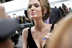 Анджелина Джоли находится при смерти - СМИ