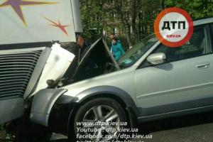 ДТП в Киеве: Субару протаранил автобус