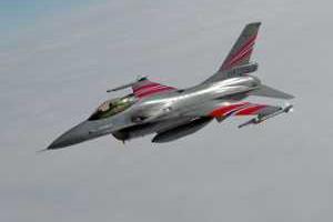 В Норвегии истребитель F-16 промахнулся на 500 метров и расстрелял вышку с людьми 