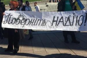 На Майдане поддержали Савченко: «Надежда хочет летать, а не в президенты»