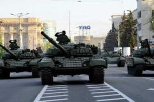 Киев предупредил боевиков о недопустимости проведения парада военной техники в Донецке и Луганске 9 мая