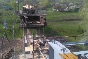 Работы по восстановлению моста между Лисичанском и Северодонецком продолжаются