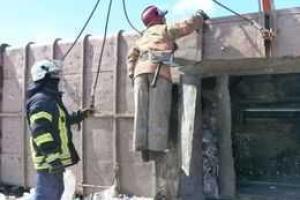 В Мариуполе мужчину убило кузовом мусоровоза