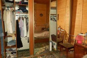 Уроженец Луганской области залез в частный дом в Киеве и прятался от полиции в шкафу