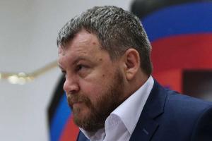 Под Луганском взвод боевиков с автоматами заблокировал авто с Пургиным