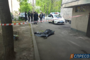 В Киеве известный политолог выпал с 9-го этажа