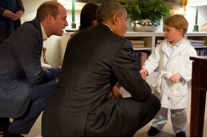 Двухлетний британский принц Джордж вышел к Обаме в пижаме и халате