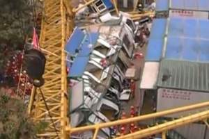 В Китае обрушился кран: 18 человек погибли, более 30 ранены