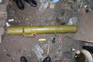 В частном дворе жителя Донетчины полицейские изъяли противотанковую управляемую ракету