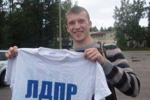 Россияне не поделили бесплатные футболки от Жириновского