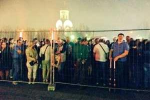 После салюта полиция закрыла тысячи москвичей в Парке Победы