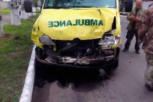 Авто с волонтерами и раненым бойцом попало в серьезное ДТП 