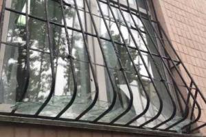 В столичном управлении полиции от взрыва разбились окна