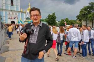 Российский блогер засветился в Киеве: был в вышиванке и пил пиво 