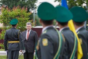 Порошенко поздравил пограничников с профессиональным праздником