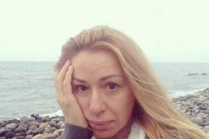 Алена Апина удивила фанатов грустным фото без макияжа 