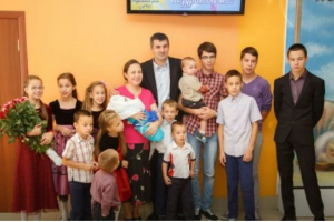 В Санкт-Петербурге многодетная мама родила 15-го ребенка