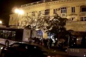 В Севастополе мужчины подрались на крыше троллейбуса 