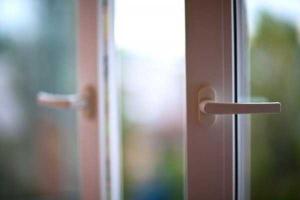 В Ростове 2-летний ребенок выжил после падения с 10 этажа