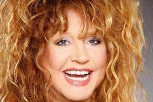 Алла Пугачева в мини-платье произвела фурор