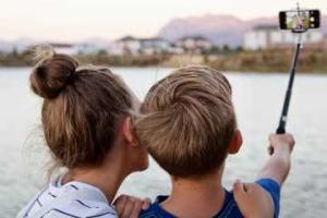 В сети продемонстрировали новую «селфи-палку» с фонарями и вентиляторами