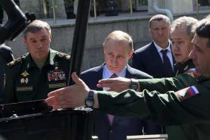 В Кремле прокомментировали конфуз с оторванной при Путине ручкой внедорожника