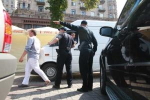 По улицам Броваров мчалось авто с человеком на крыше, полиция со стрельбой задержала юных гонщиков