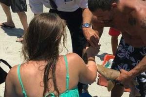 Курьезный случай: В США акула укусила девушку и умерла