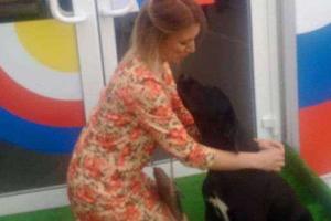 В сети жестко высмеяли новые фото Захаровой с собакой