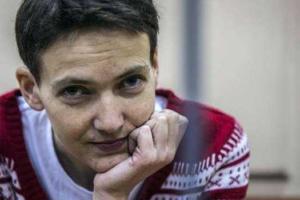 Семья Савченко в аэропорту: самолет с Надеждой прибудет с минуты на минуту