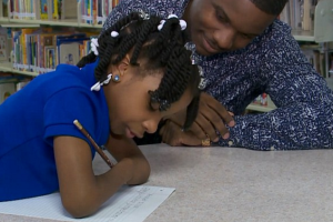 В США конкурс по чистописанию выиграла девочка без рук