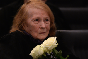 Звезда "Служебного романа" Людмила Иванова срочно госпитализирована: актрисе грозит ампутация ног